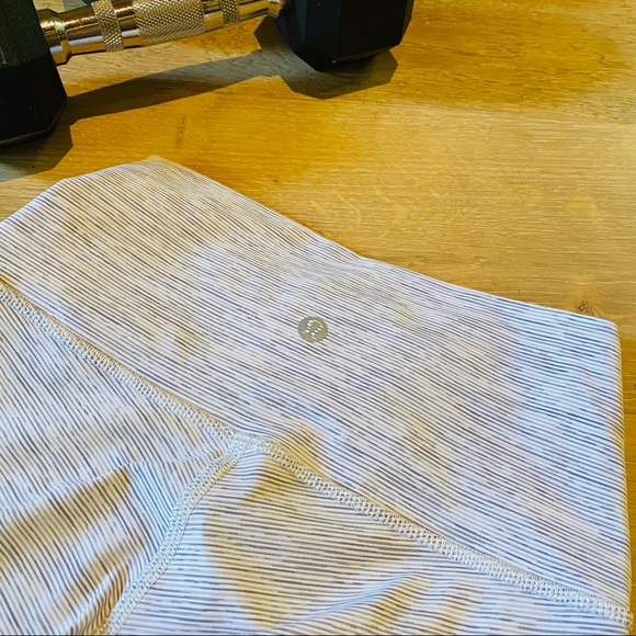 SALE ✈️ 7/8 length Lululemon Wunder Under Workout Pant - Picture 2 of 3